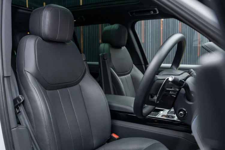 Vehicle Image 12