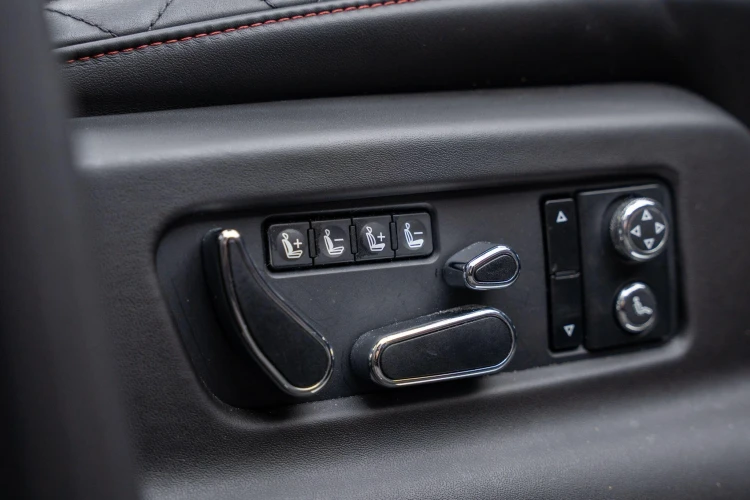 Vehicle Image 16