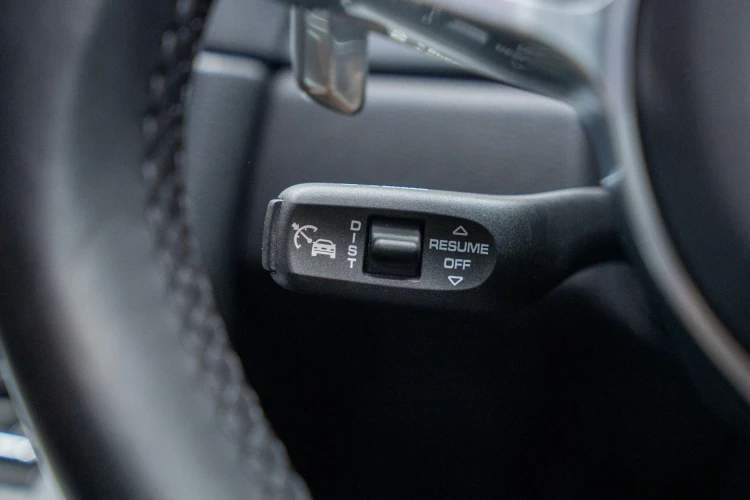Vehicle Image 25