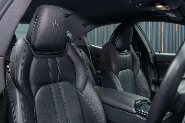 Vehicle Image 12