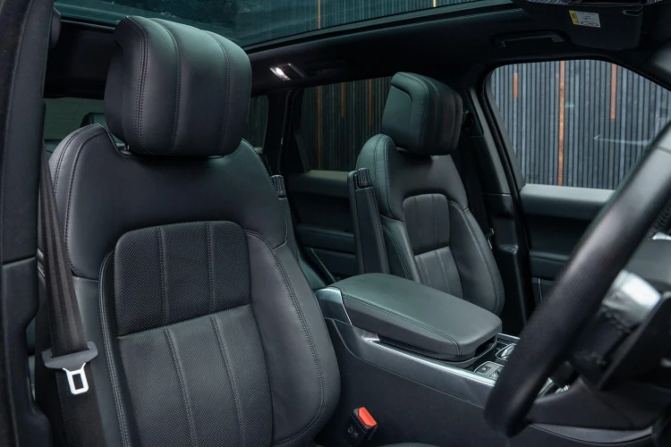 Vehicle Image 12