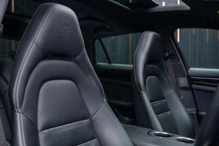 Vehicle Image 12