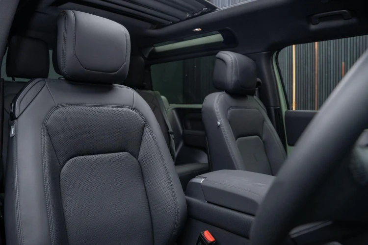 Vehicle Image 12