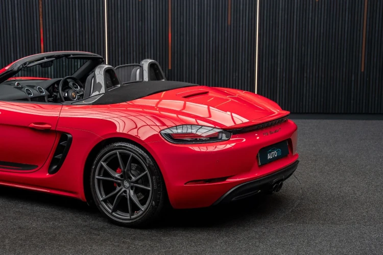 Vehicle Image 23