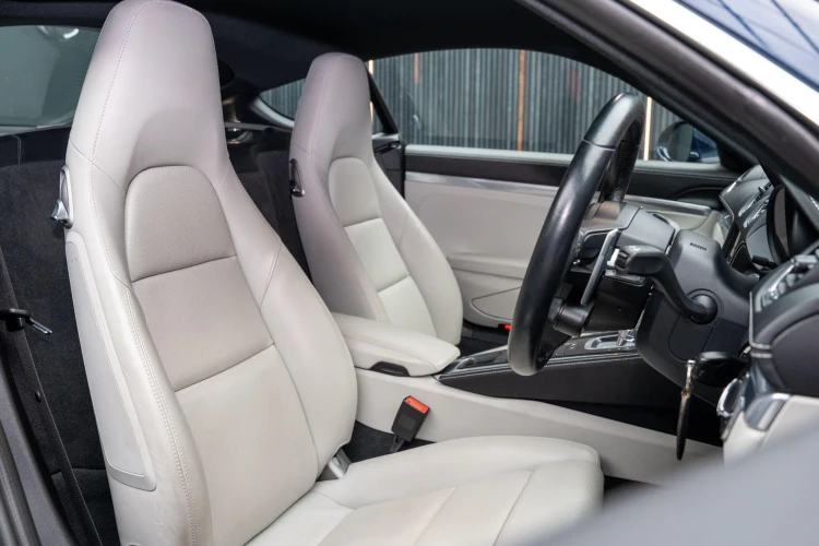 Vehicle Image 12