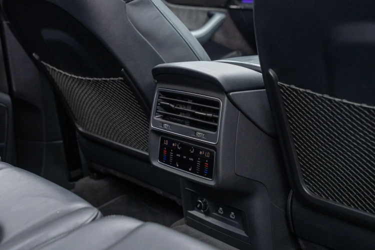 Vehicle Image 35