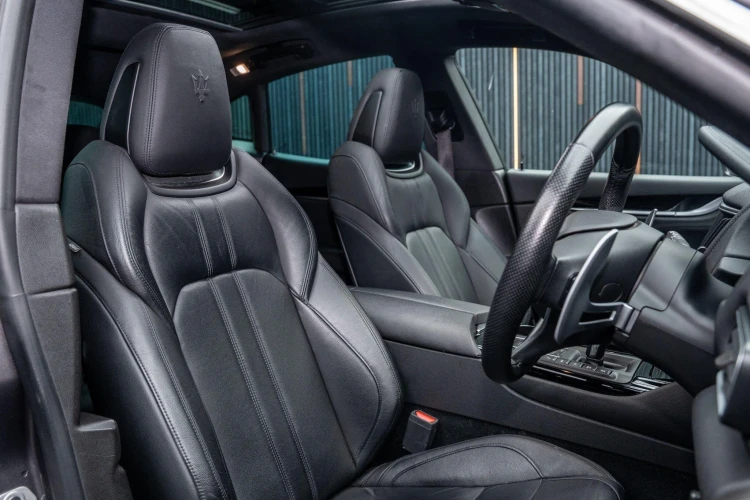 Vehicle Image 12