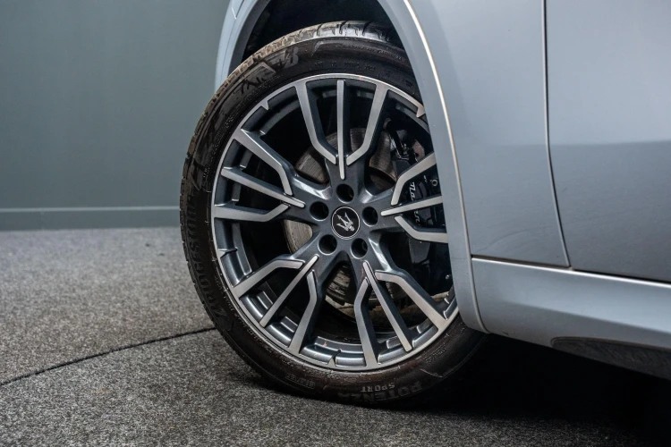 Vehicle Image 13