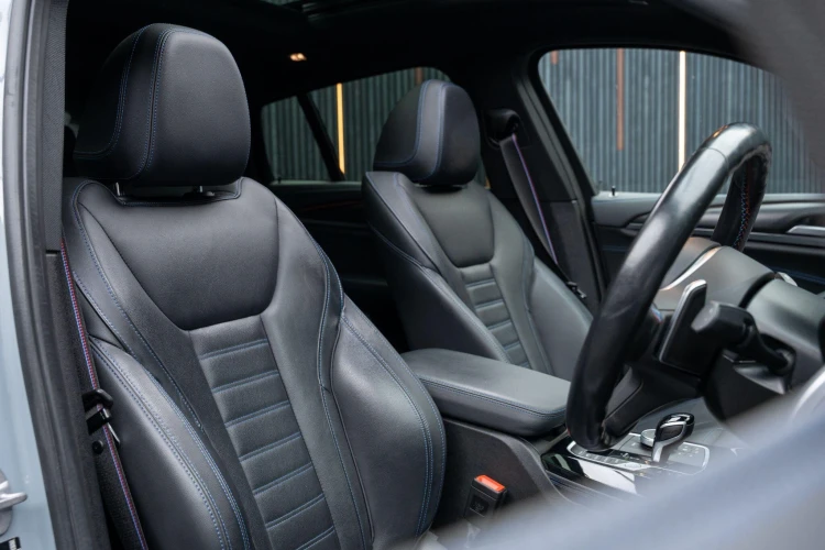 Vehicle Image 12