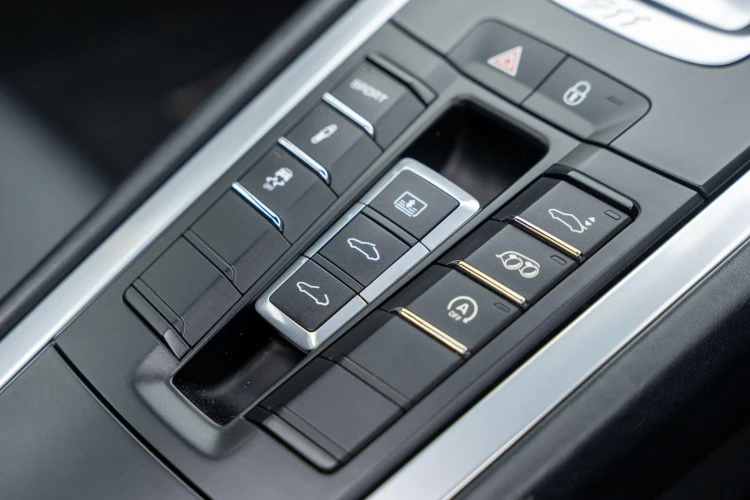 Vehicle Image 16