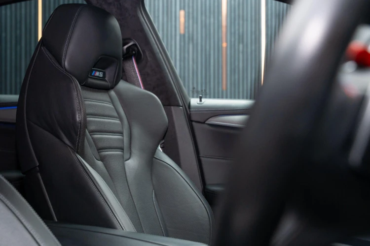 Vehicle Image 36