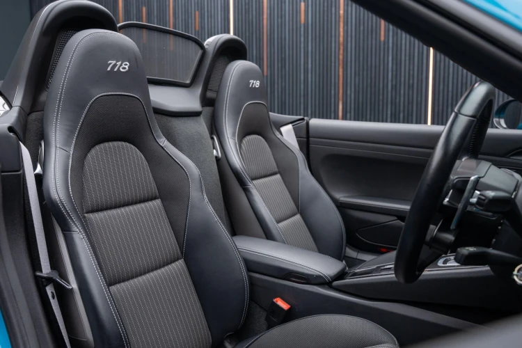 Vehicle Image 12