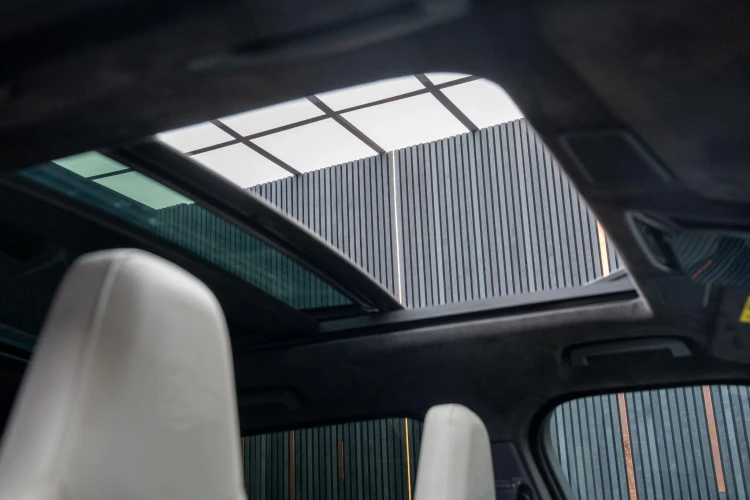 Vehicle Image 12
