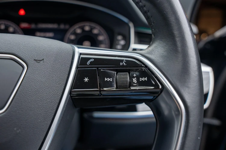Vehicle Image 30