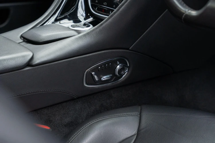 Vehicle Image 30