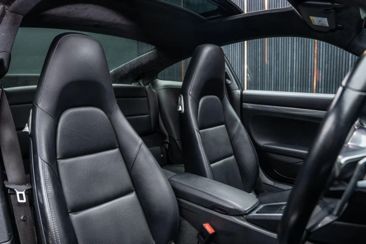 Vehicle Image 12