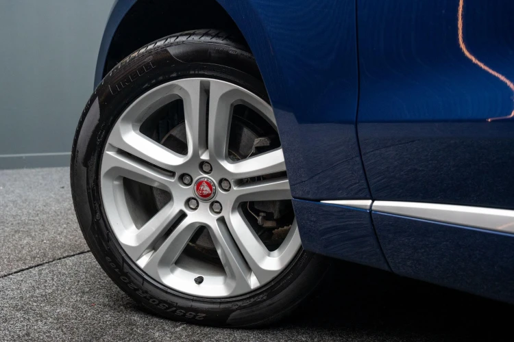 Vehicle Image 13