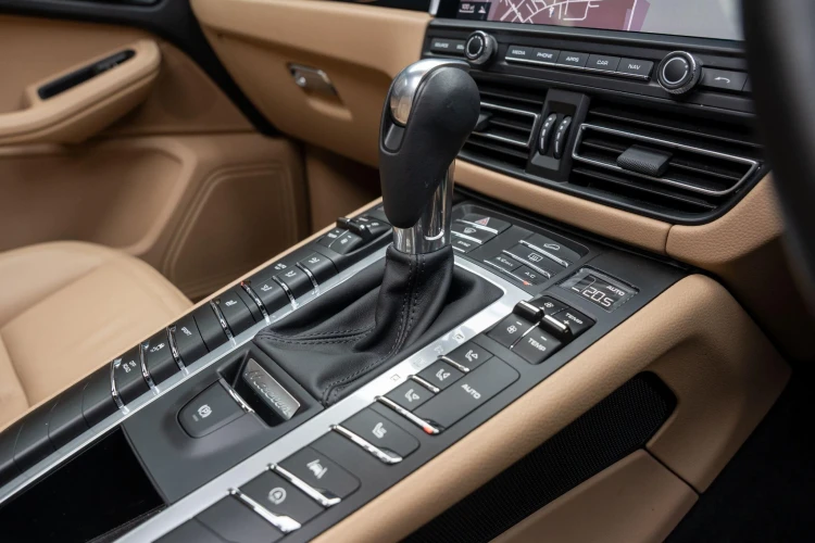 Vehicle Image 22