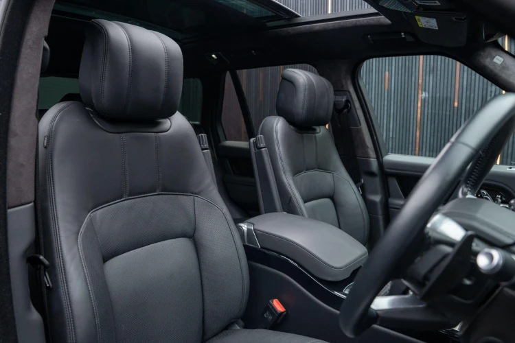 Vehicle Image 12