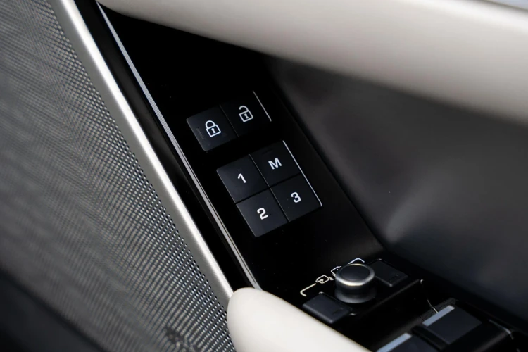 Vehicle Image 30