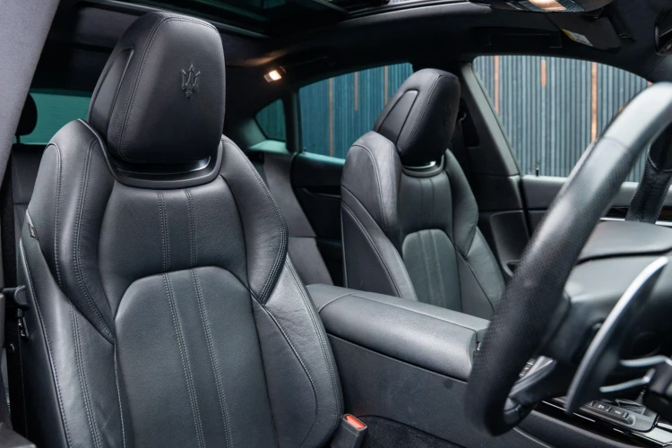 Vehicle Image 12