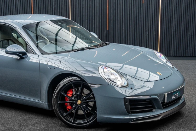 Vehicle Image 9