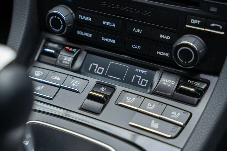 Vehicle Image 14