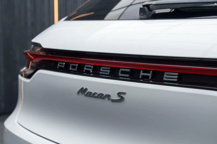 Vehicle Image 23