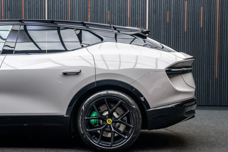 Vehicle Image 21