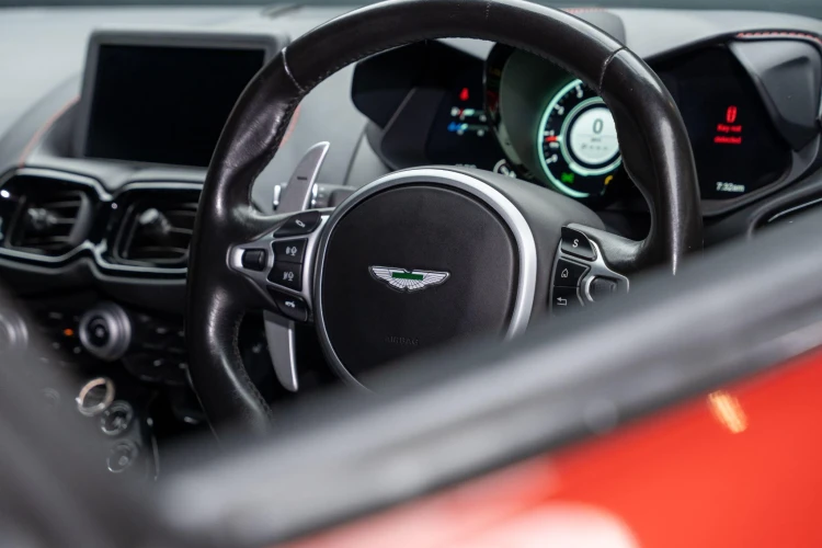 Vehicle Image 32