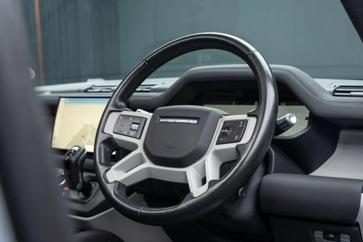 Vehicle Image 32