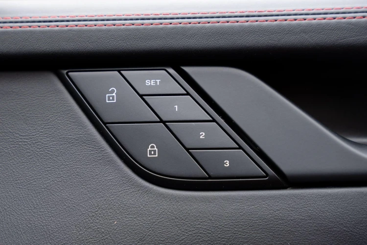 Vehicle Image 35