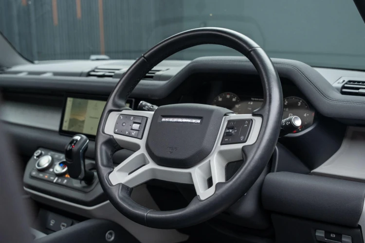 Vehicle Image 32