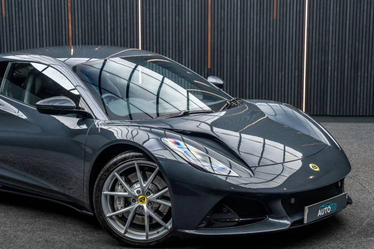 Vehicle Image 9