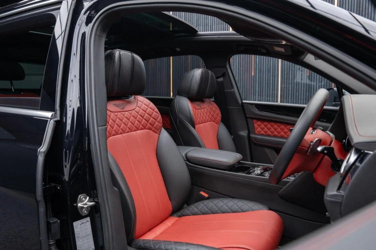 Vehicle Image 12