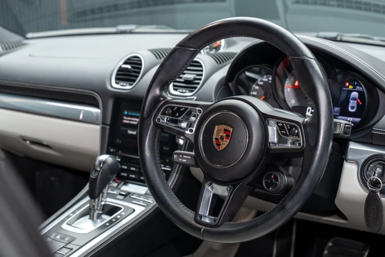 Vehicle Image 4