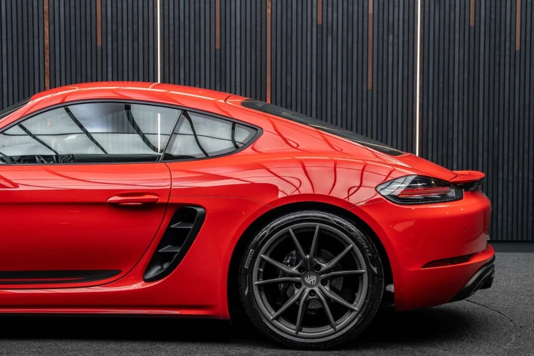 Vehicle Image 21