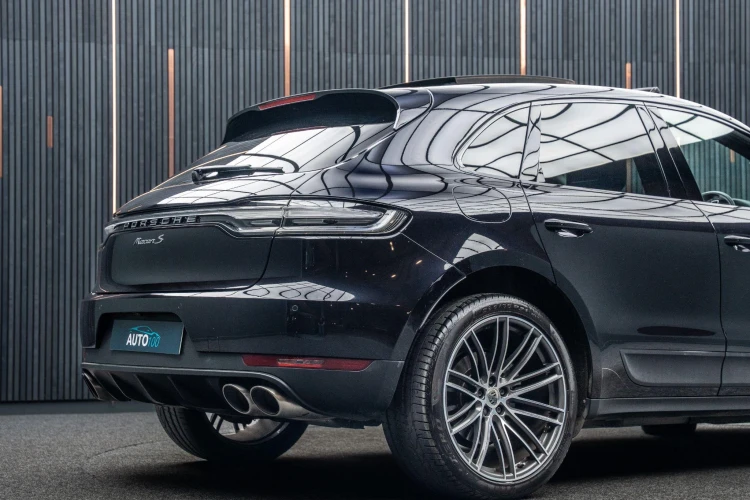Vehicle Image 21