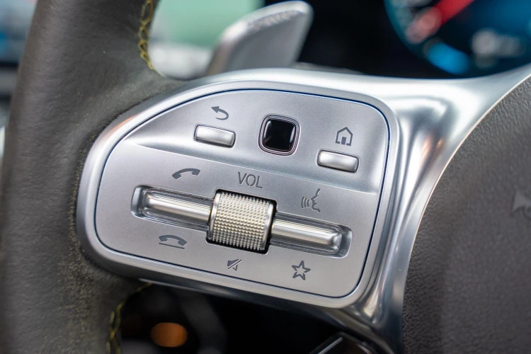 Vehicle Image 32