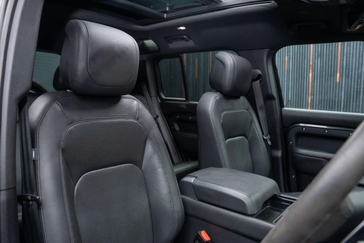 Vehicle Image 12
