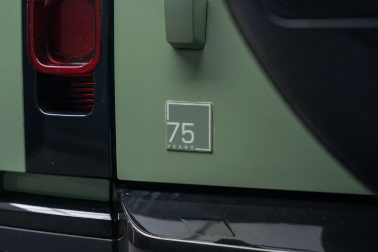 Vehicle Image 25