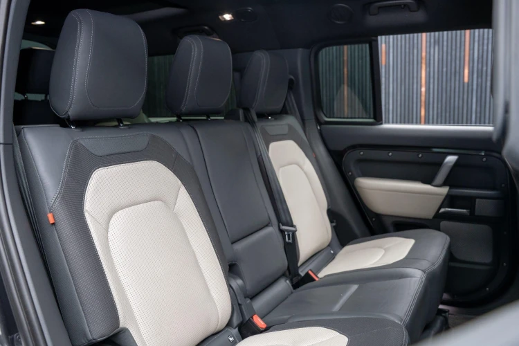 Vehicle Image 14
