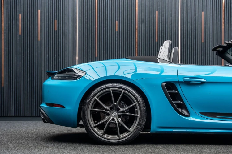 Vehicle Image 23