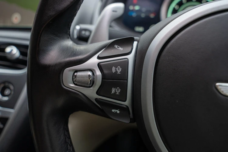 Vehicle Image 25