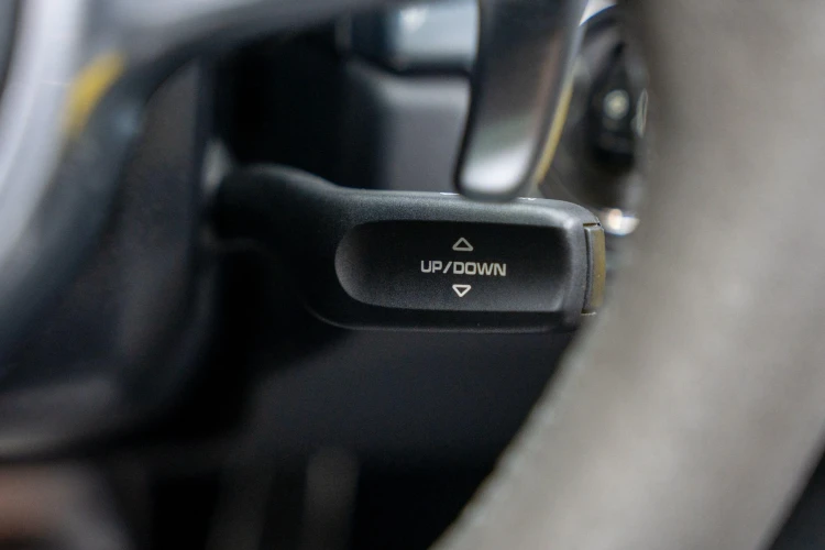 Vehicle Image 25