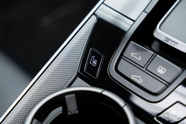 Vehicle Image 30