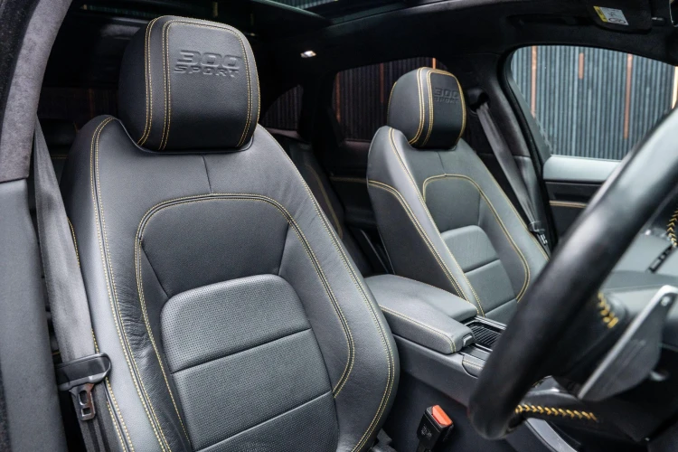 Vehicle Image 12