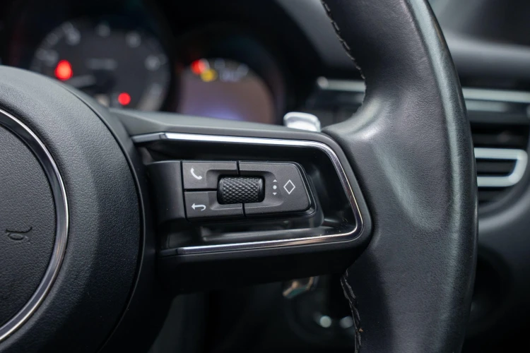 Vehicle Image 37