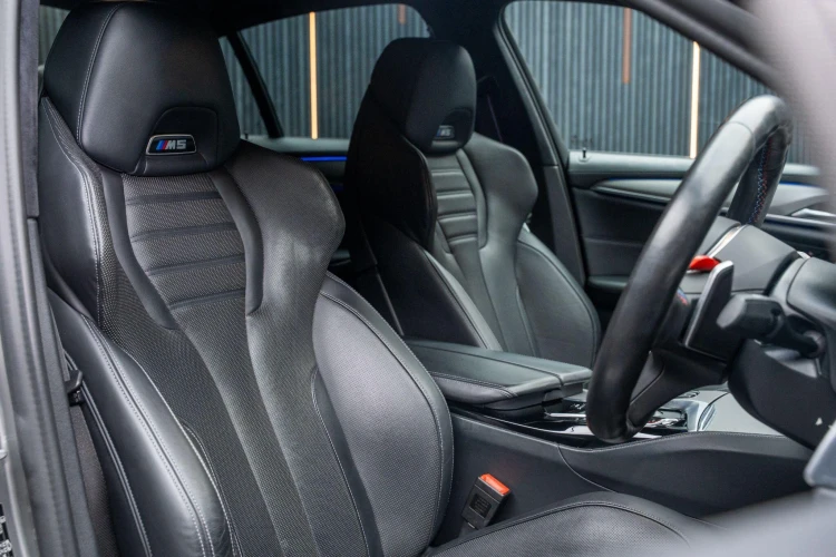 Vehicle Image 12