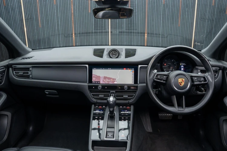 Vehicle Image 32